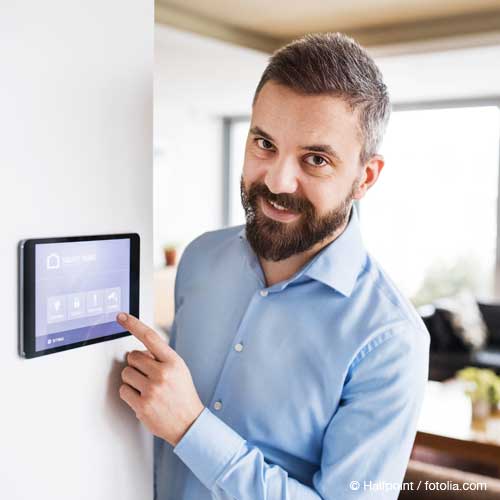 steuerungmann_Fotolia_198047186_L Smarte Steuerung / Intelligentes Zuhause von Elektro Mattmüller, Fürth